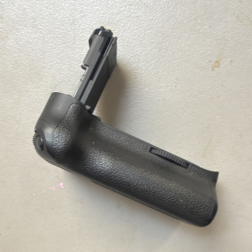 Canon e11 battery grip - battery,