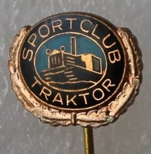 Pins Tracteur. Tractor. old lapel pin tractor. SPORTCLUB. années 60s