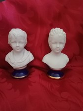 Paire de bustes en biscuit