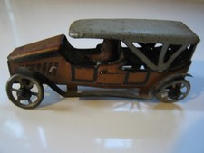 Penny Toy ancien tôle peinte bistre/lignes noires toit gris chauffeur - Bel état