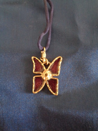 Pendentif yves saint - yves,