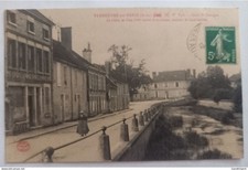 Vendeuvre sur Barse (Aube) - Quai Saint Georges  Le Christ de Pitié et au dessus