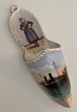 Ancienne grande chaussure en porcelaine souvenir de Boulogne Sur Mer