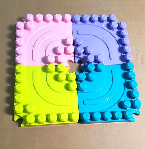 Mega bloks build - build, table