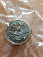 Deux pin's Zippo collection