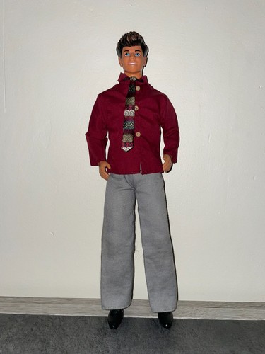 Poupée figurine de - /,