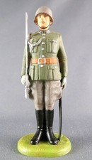 Elastolin - WW2 - Allemands - Garde à Vous Sabre à l'Epaule (Réf 10 1XX)