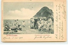 Kirghizistan - Famille Kirghise près d'une yourte