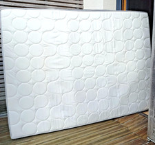 matelas 140x190 Bon état  général. + surmatelas. Mémoire de forme. 2 côtés. 