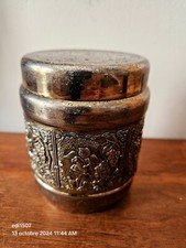 Distributeur de cigarettes, vintage + cigarettes anciennes