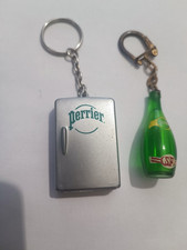 2 Porte-clés Bouteille et Frigo Publicité PERRIER Keychain vintage
