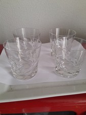 Ensemble de 4 verres à whisky   en cristal Saint-Louis  – Signés