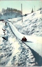 SUISSE - piste de bobsleigh en hiver.
