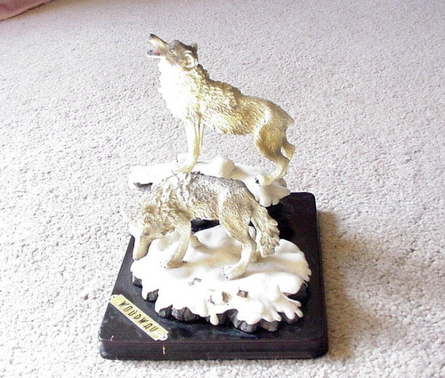 Woodway polyresin snow wolves - polyresin,