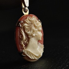 Pendentif camée Yves Rocher