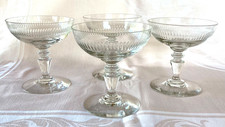 Lot de 4 coupes à champagne en cristal soufflé taillé Baccarat Renaissance