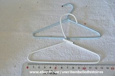 2 cintres pour vetements