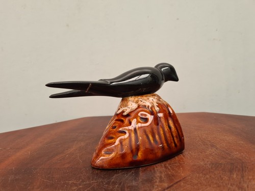 Hirondelle murale avec son nid - son,