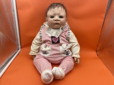 Poupée en vinyle Petra