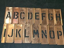 Lettres pochoirs laiton - lettres, en