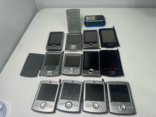 Lot vintage palm pilots - of,