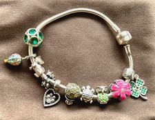 Très beau bracelet souple en