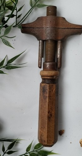 Clé anglaise ancienne tout - anglaise,