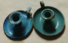 2 Anciens bougeoirs a main  émaillés blanc diam 14 et 13 Cm