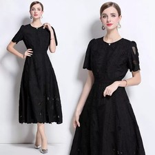 Robe Noire Élégante En