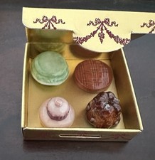 fèves ladurée.  4 desserts