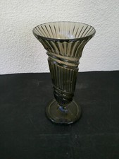 VASE ART DECO EN VERRE PRESSE