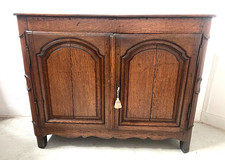 Buffet deux portes de style