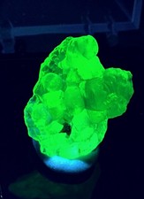 Opale Hyalite AN fluorescente et globulaire. 14,50 Carats. Mexique. Ref:1