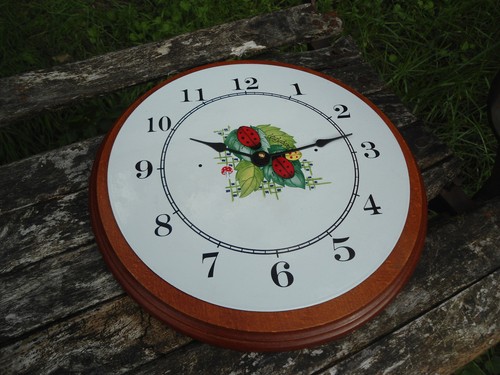 Horloge emaillee bois - bois, massif