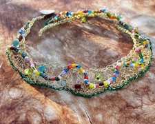 Collier de créateur -ras de cou