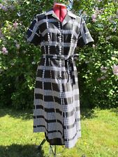 robe noire et blanche style