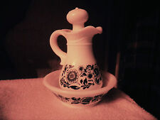 Service toilette pour poupée, cuvette et broc en pâte de verre. Bleu et blanc