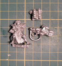 Warhammer 40000/40k : soeur de bataille lance flammes lourd ( adepta sororitas)