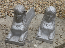Ancienne paire de chenets en fonte sphinx
