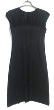 Robe sans manches déformée