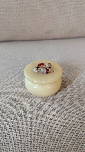 Boîte ronde albâtre - , fleurs