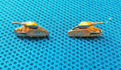 Paire insignes col de - de,