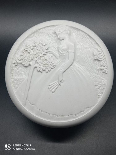 Ancienne boite bakélite femme - ancienne,