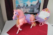 TRAINEAU BARBIE "CASSE NOISETTE"   MATTEL  ET SON CHEVAL  2001
