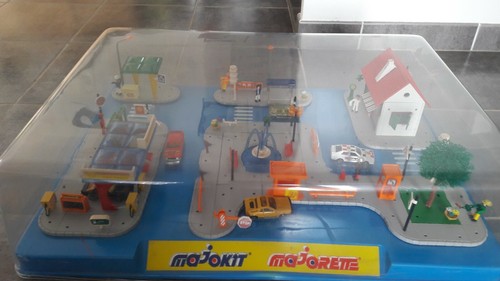 Présentoir vitrine majorette - présentoir,