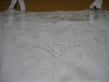Broderie dentelle ancienne Chemise de nuit Nuisette monogramme LV