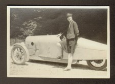 Jolie conductrice et sa voiturette trois roues vers 1925