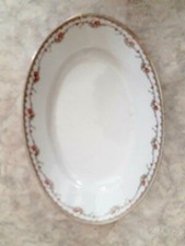 Ancien plat ovale porcelaine blanche décor guirlande de roses Année +-1900