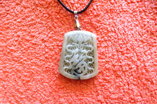 Superbe pendentif en jade A sculpté à la main categorie A lot n°16