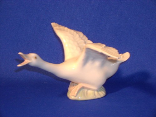 Lladro porcelain goose - porcelain,